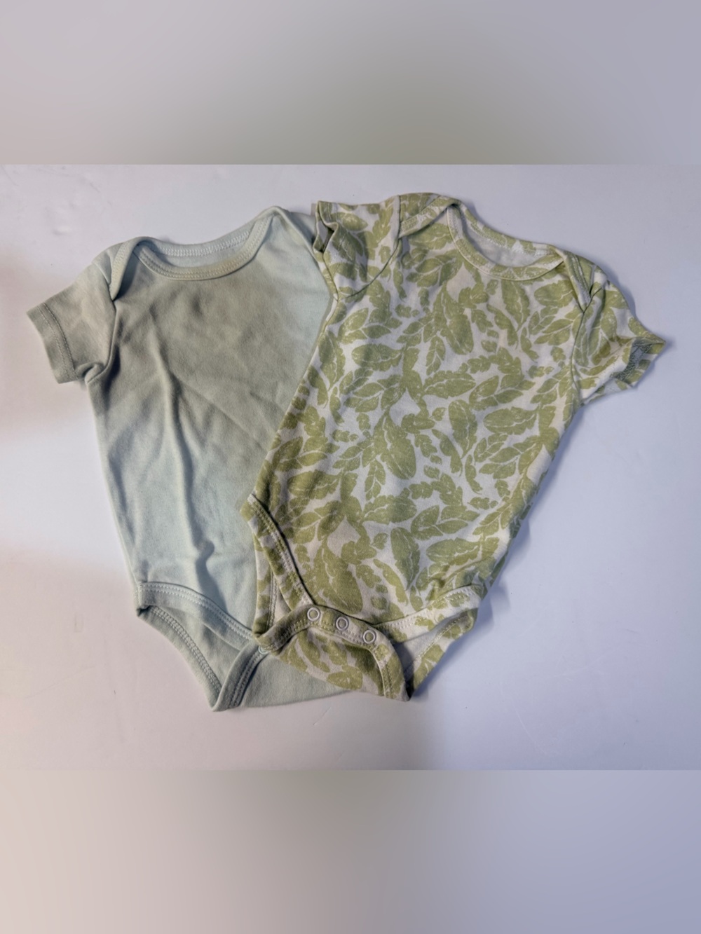 Baby Green Leaf Pattern and Solid Green Short Sleeve One-Piece Set